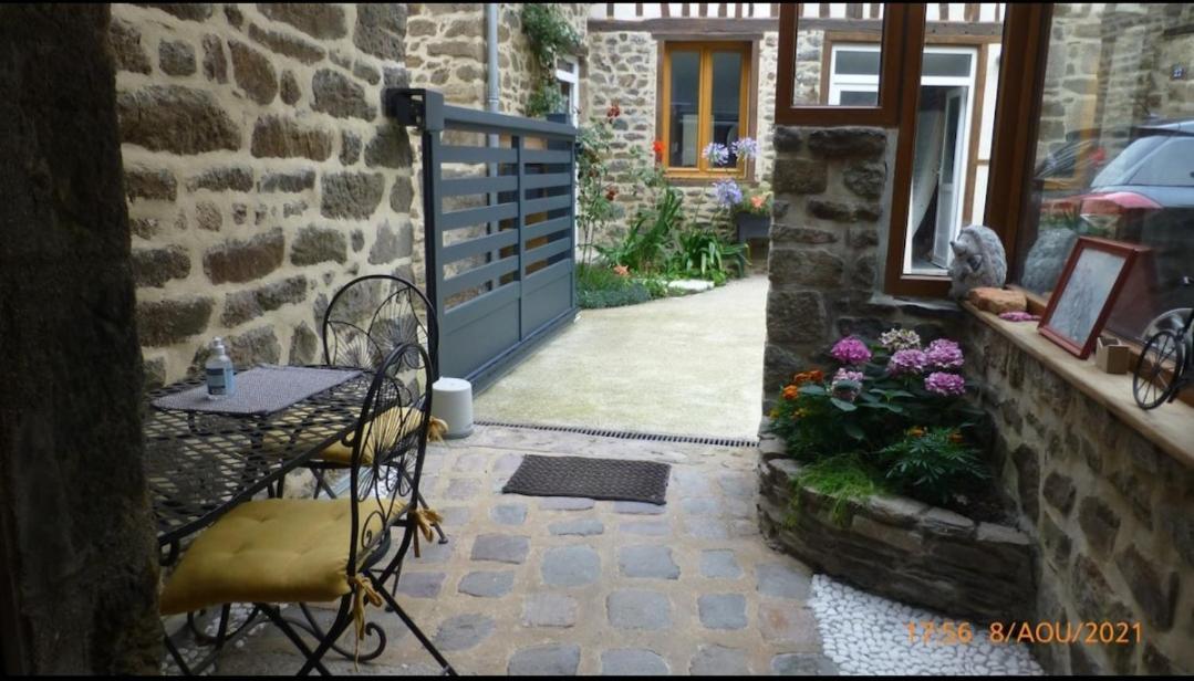 Le Logis De La Cour De Bretagne Au Port De Dinan Lanvallay Esterno foto